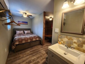 Tabla de planchar con plancha, wifi y ropa de cama 