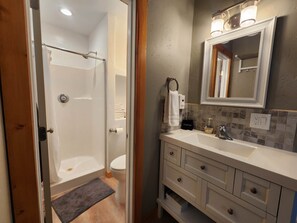 Hårføner og håndklær