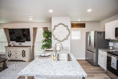 Lubbock House - 806 - the Country Cottage