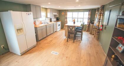 Paula's Place Near The Lake