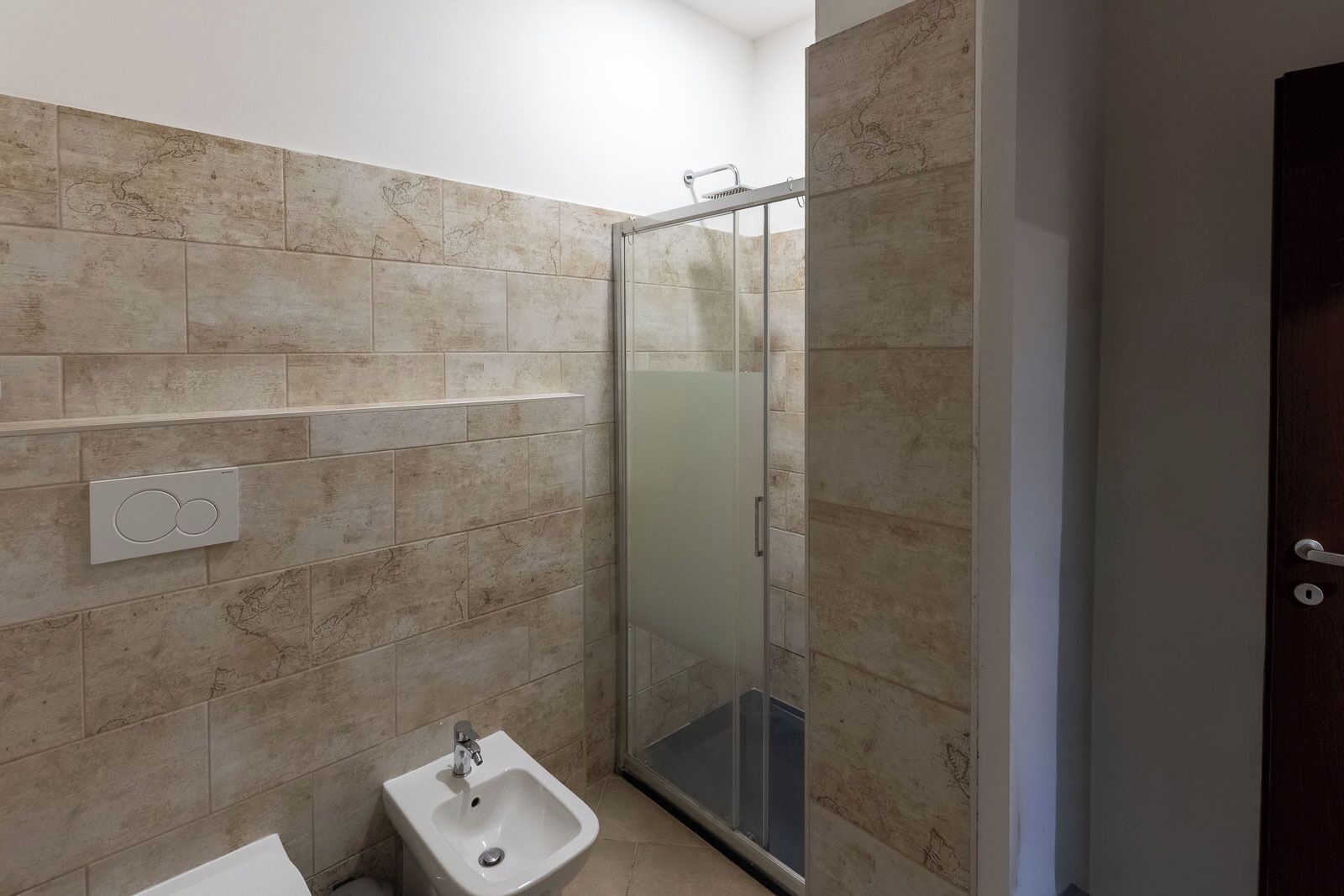 Dusche, Haartrockner, Bidet, Handtücher