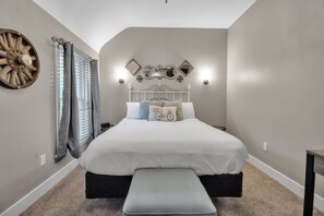 1 slaapkamer, een strijkplank/strijkijzer, wifi, beddengoed