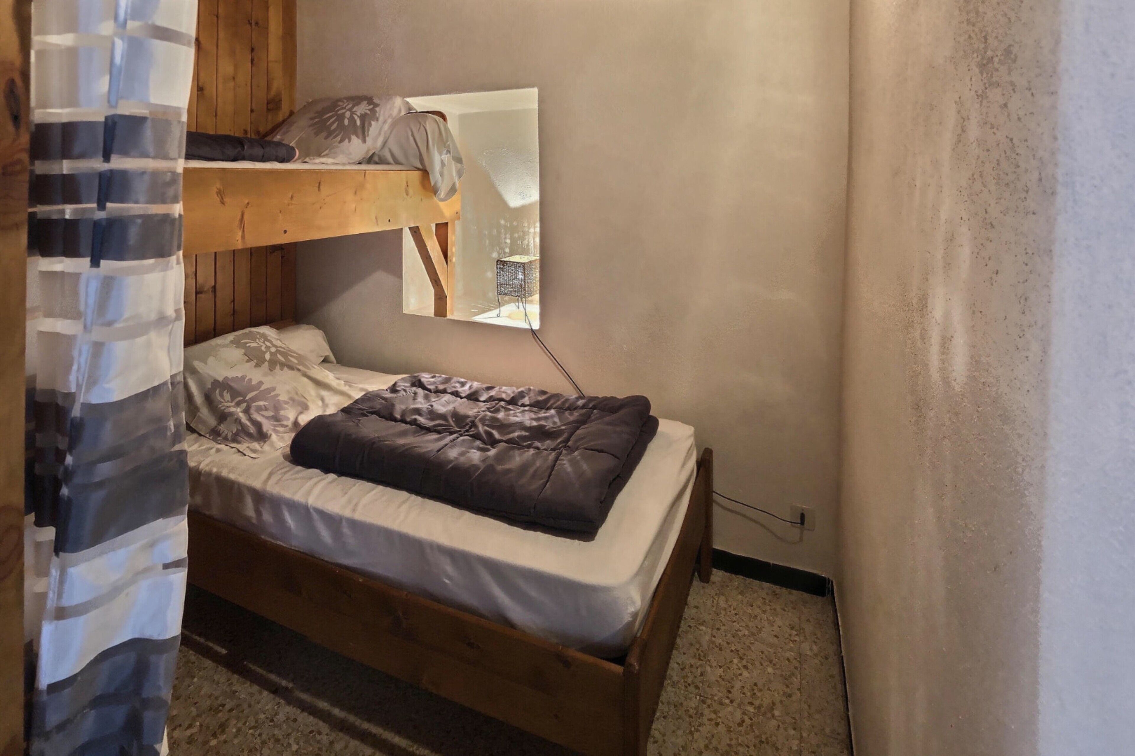 熨斗/熨衫板、Wi-Fi、床單