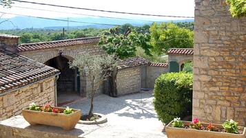 Enceinte de lâhĂ©bergement