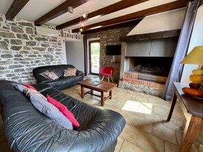 TV, fireplace, ping pong