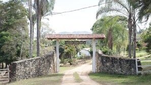 Property entrance - Casa Canto das Arvores - Nova União MG (Nova União)