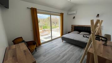 3 chambres, fer et planche à repasser, Wi-Fi, draps fournis