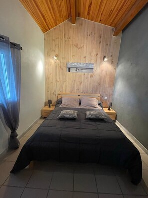 3 habitaciones, tabla de planchar con plancha, wifi y ropa de cama 
