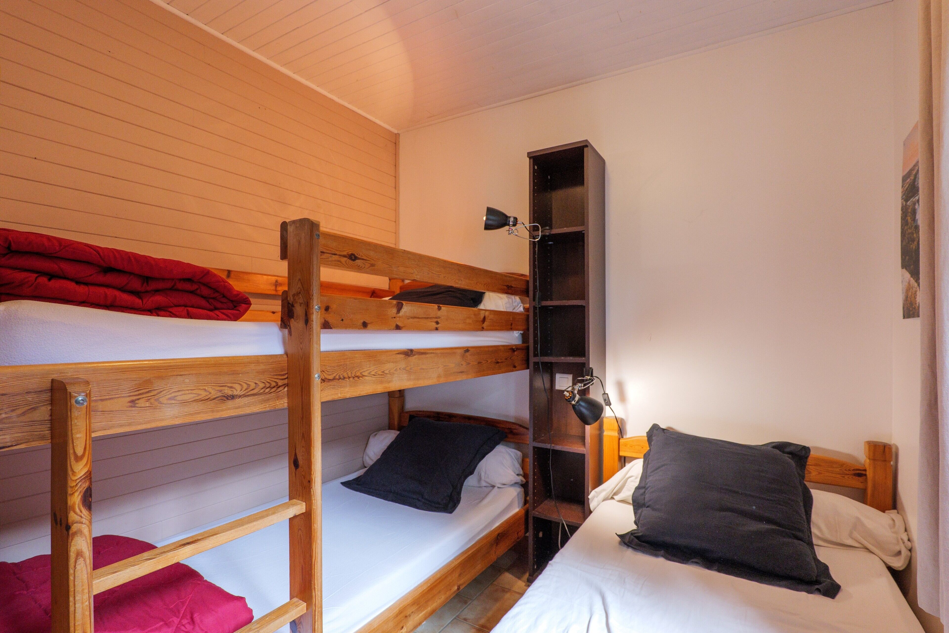 2 chambres, fer et planche à repasser, Wi-Fi, draps fournis