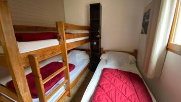 2 slaapkamers, een strijkplank/strijkijzer, wifi, beddengoed