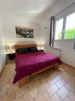2 chambres, fer et planche à repasser, Wi-Fi, draps fournis
