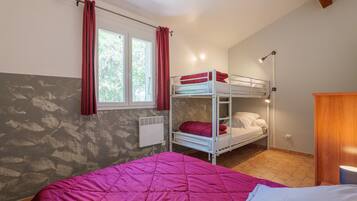 2 slaapkamers, een strijkplank/strijkijzer, wifi, beddengoed