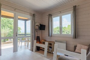 TV, table tennis - Gîte Romarin 1 – Village Holiday Rentals (Joyeuse)