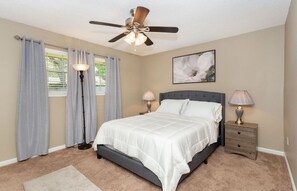 3 habitaciones, tabla de planchar con plancha, wifi y ropa de cama 