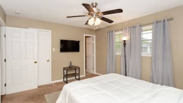 3 bedrooms, iron/ironing board, WiFi, bed sheets