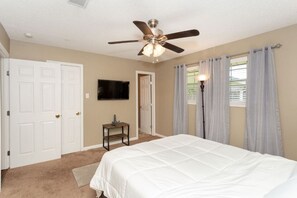 3 عدّة غرف نوم ومكواة/لوح كي وواي فاي وملاءات أسرّة