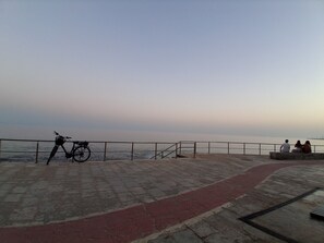 المنطقة المحيطة بالمنشأة