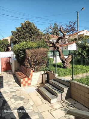 المنطقة المحيطة بالمنشأة