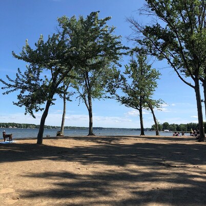 Lake Milton Home; 3BR, WiFi, Near Beach, State Park, Golf, Winery, & Restaurants