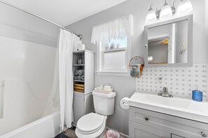 Hårføner, håndklær, såpe og toalettpapir