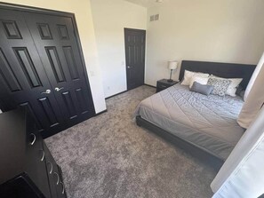 3 Schlafzimmer, Bügeleisen/Bügelbrett, WLAN, Bettwäsche