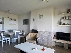 Apartment | Living room - 2 Person Apartment With sea View (De Koog)