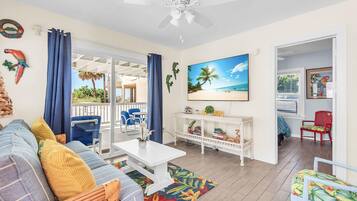 House, Multiple Beds (John's Pass-Time Beach Cottage #1 and) | Living area