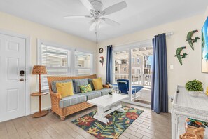 獨棟房屋, 多張床 (John's Pass-Time Beach Cottage #1 and) | 起居區