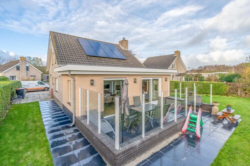 Modernly Furnished Holiday Home for 6 People