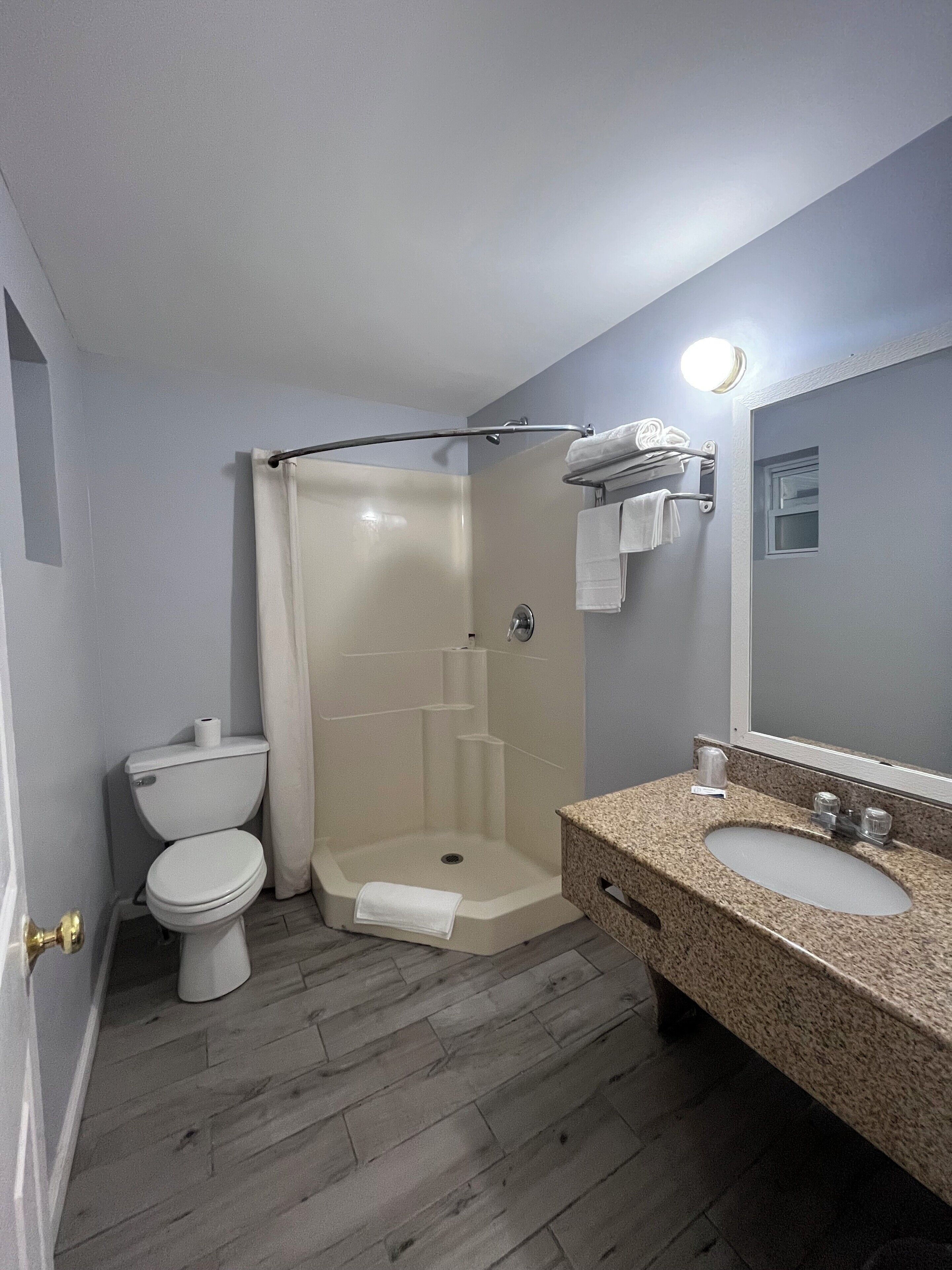 Superior-herbergi fyrir einn | Baðherbergi | Hárblásari, handklæði, sápa, sjampó