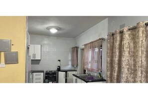 Microondas, horno y parrilla de estufa