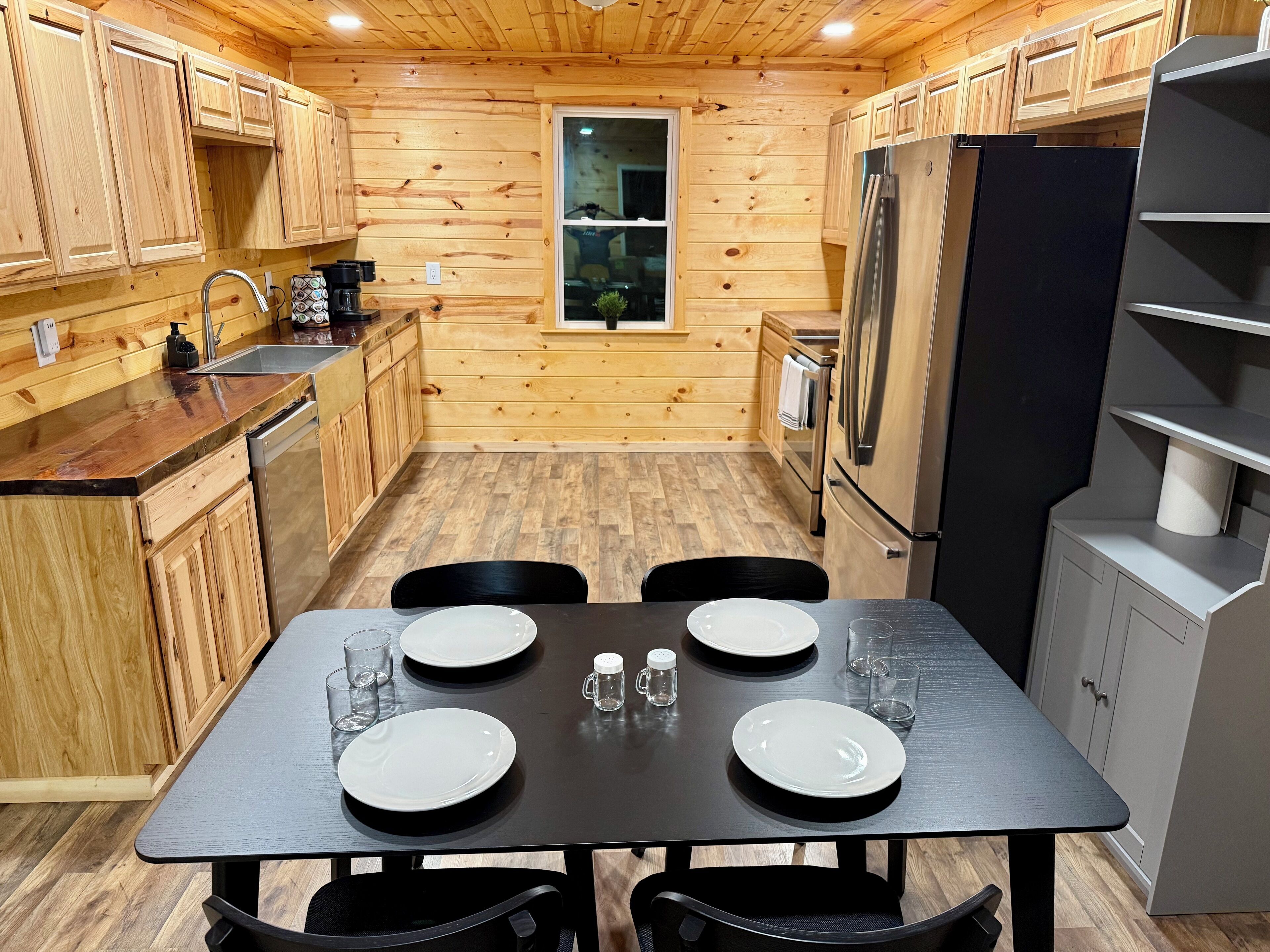 Frigorífic, microones, forn i placa de cuina 