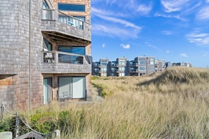 Exterior - The Tide's Edge : Steps to the Beach (Watsonville)