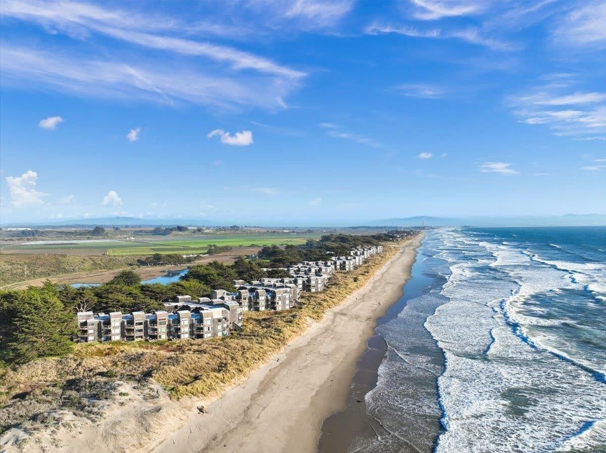 Chaises longues, serviettes de plage