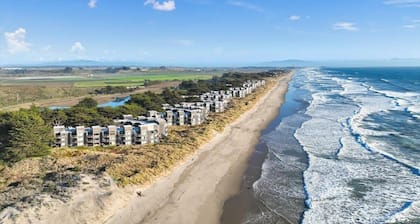 The Tide's Edge : Steps to the Beach