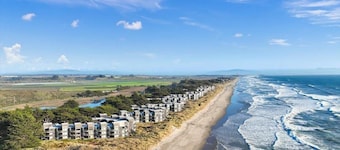 The Tide's Edge : Steps to the Beach