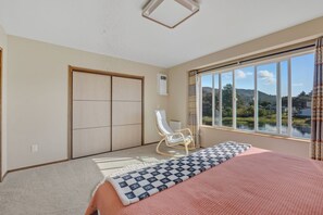 3 quartos, ferros/tábuas de passar roupa, Wi-Fi, roupa de cama