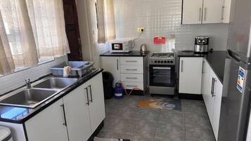 Mikroaaltouuni, uuni, liesi