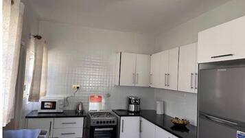 Microondas, horno y parrilla de estufa