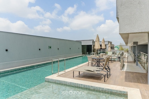 Apts in a Building With Pool and Gym - GRL