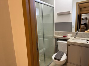 Basic Apartment | Bathroom - Apts in a Building With Pool and Gym - GRL (Anapolis)