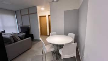 Basic Apartment | Dining