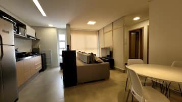 Leilighet – basic | Oppholdsområde | En 32-tommers smart-TV med digitale kanaler