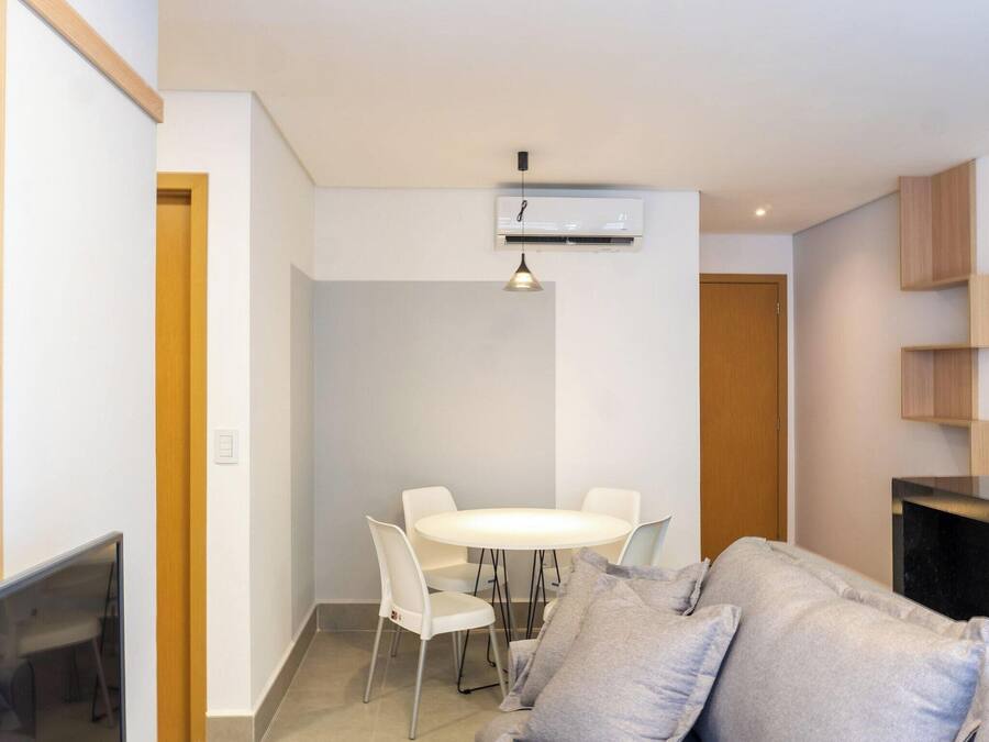 Apartamento básico | Zona de estar | Smart TV de 32 pulgadas con canales digitales