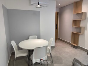 Dining - Apts in a Building With Pool and Gym - GRL (Anapolis)