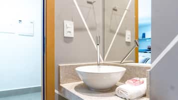 Basic Apartment | Bathroom | Shower