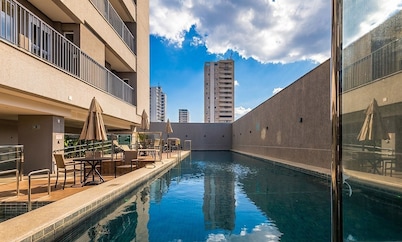 Apts in a Building With Pool and Gym - GRL