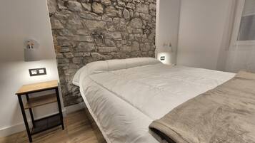 2 slaapkamers, een strijkplank/strijkijzer, gratis wifi, beddengoed