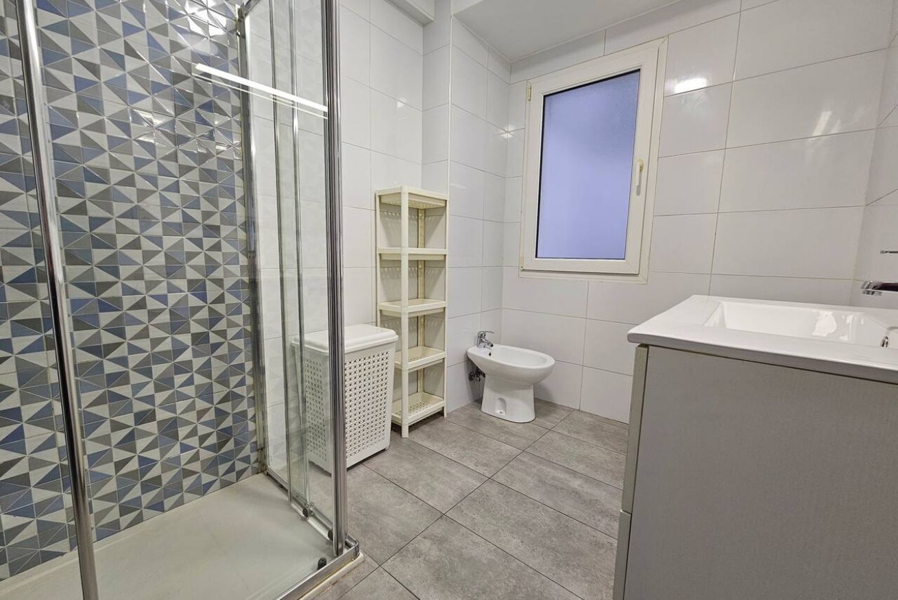 Ducha, secador de pelo y toallas