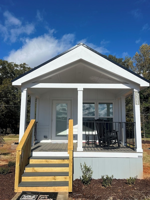 Cabane Standard, vue cour intérieure | Literie de qualité supérieure, coffres-forts dans les chambres